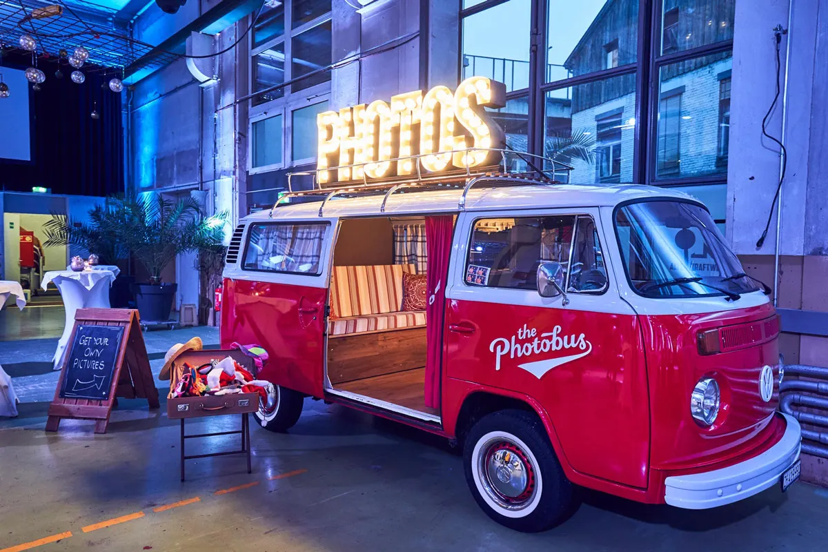 Der Photobus an einem Anlass im alten Kraftwerk in Basel