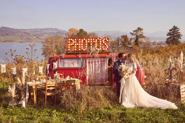 Retro Fotobus in den Feldern vom Photobus