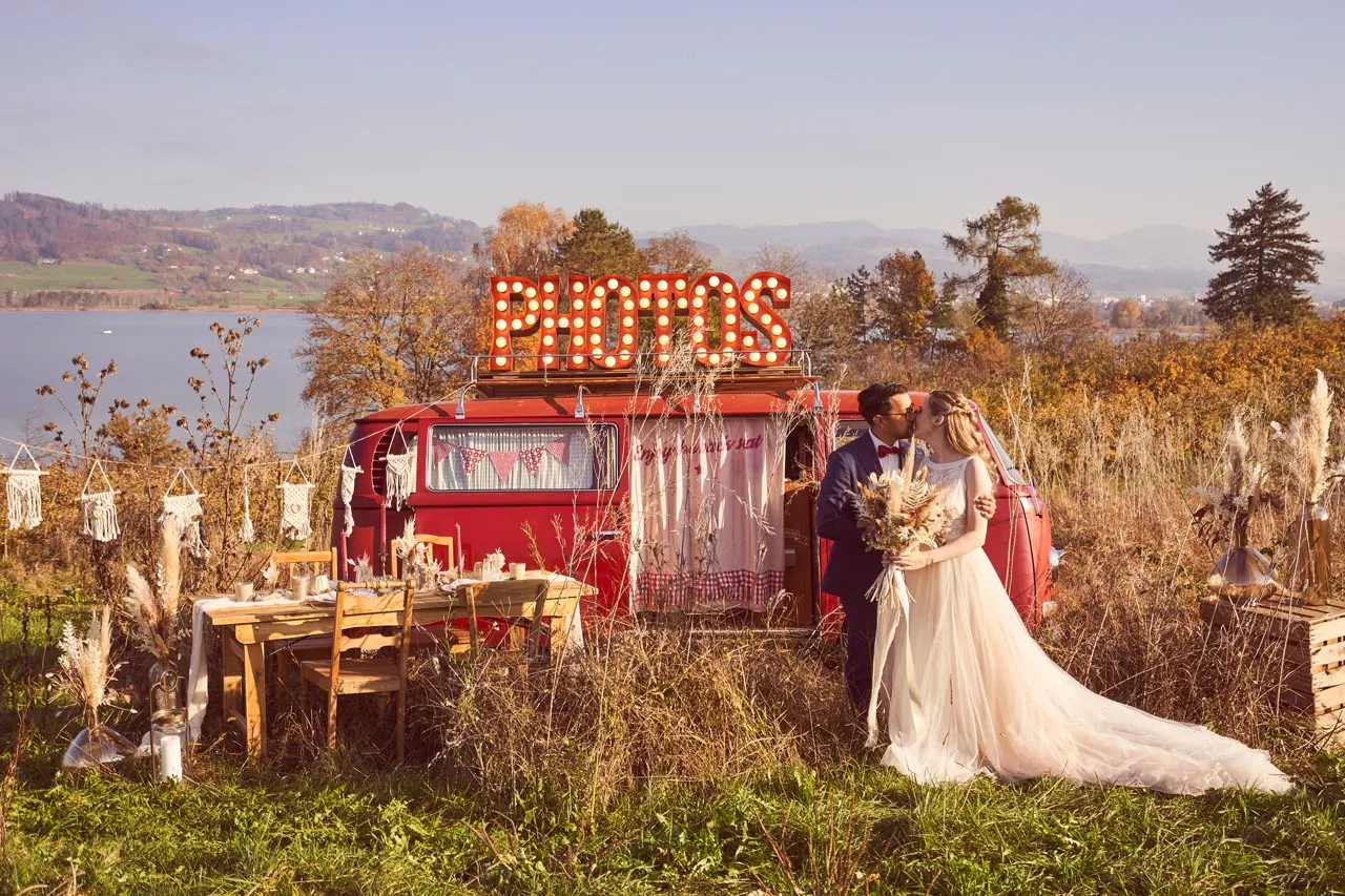 Retro Fotobus in den Feldern von der Jucker Farm