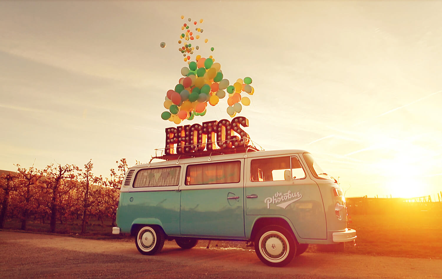Der Photobus Schweiz für deine Party geschmückt mit Ballone