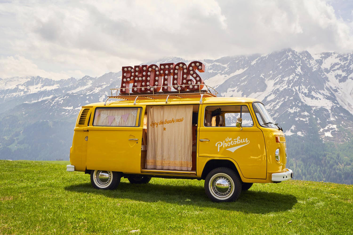 Retro Fotobus in Lichtenstein, Schweiz