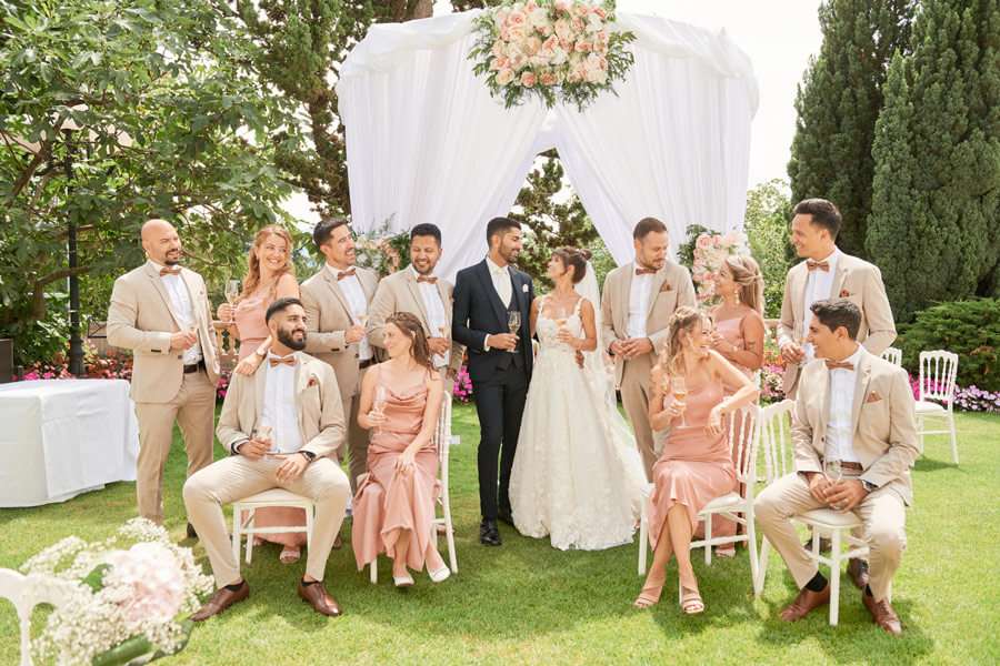 Ein Hochzeits Gruppenfoto von Hochzeitsfotografin Aline Gerber by Wedding Photography