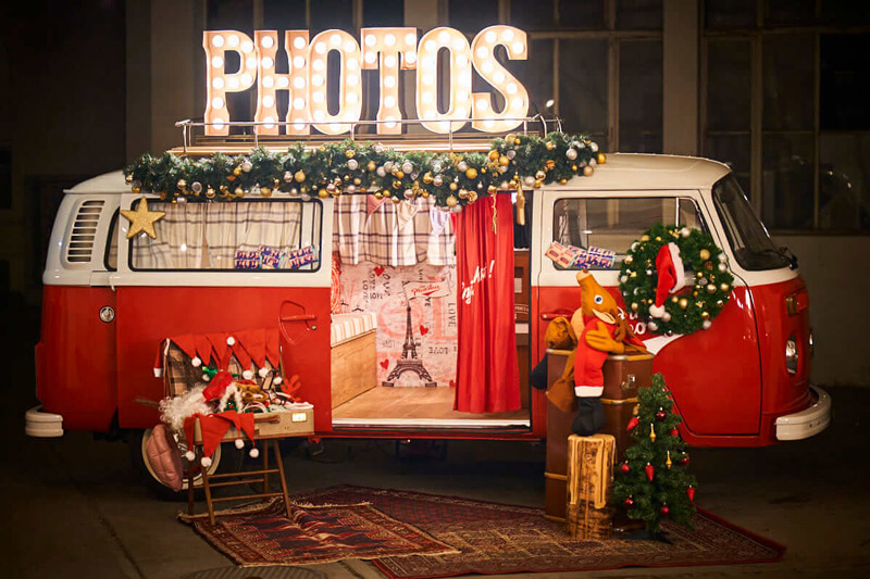 Der Photobus wunderschön dekoriert mit Weihnachtsdecko