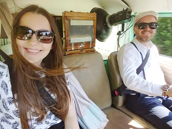 Selfie beim Photobus fahren am Tag der Verlobung