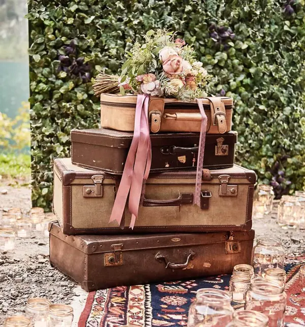 Wunderschöne Alte Koffer gefüllt mit Accessoires für die Fotobox