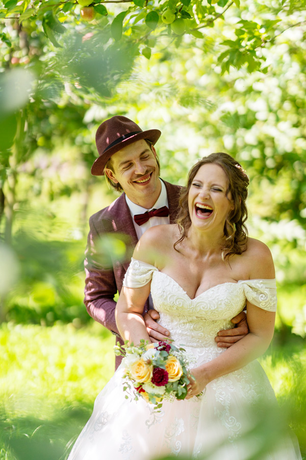 Ein Brautpaar an ihrem Hochzeit auf dem Bächlihof fotografiert von Wedding Photography aus Wetzikon ZH