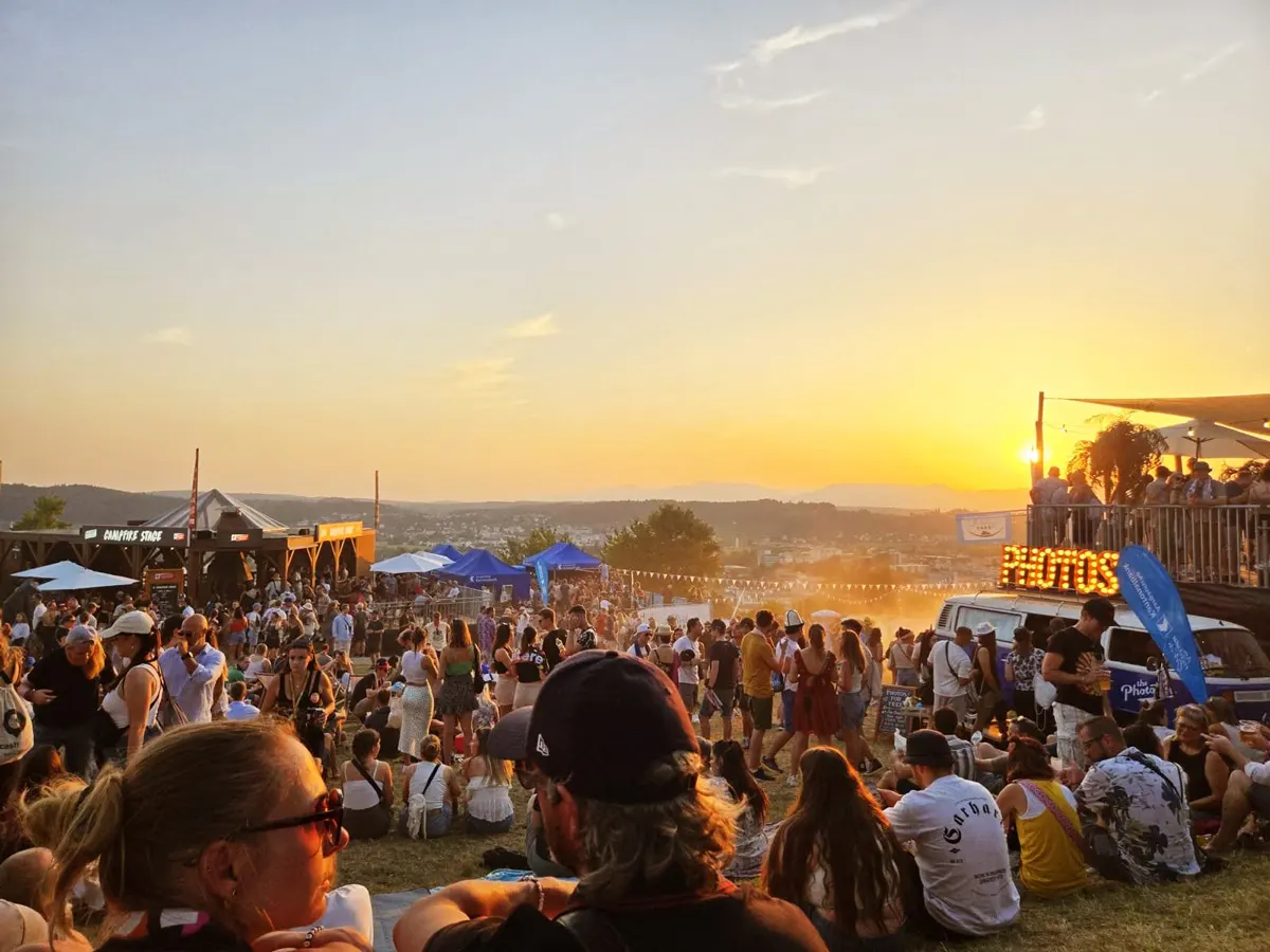 Heitere Openair mit dem Photobus im Sonnenuntergang