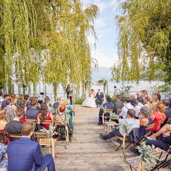 Trauredner bei einer Hochzeit am Walensee