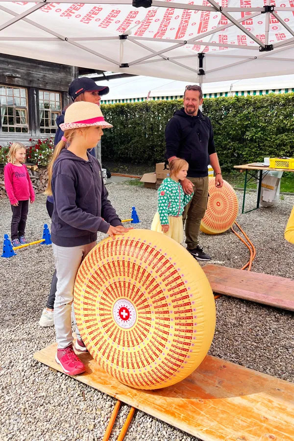 Käse Spiel Emmentaler