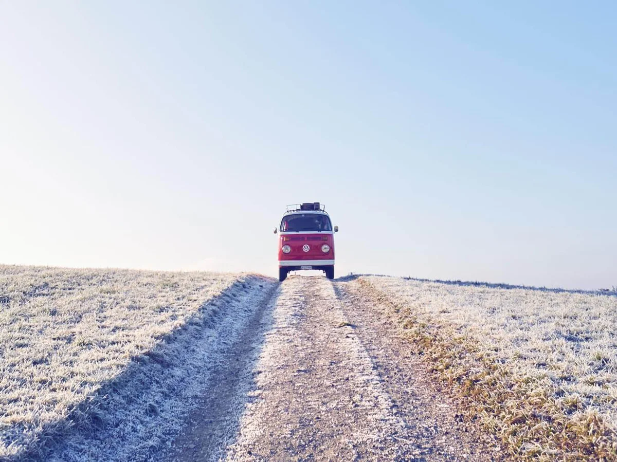 Photobus im Schnee bei einem Winterevent in der Schweiz