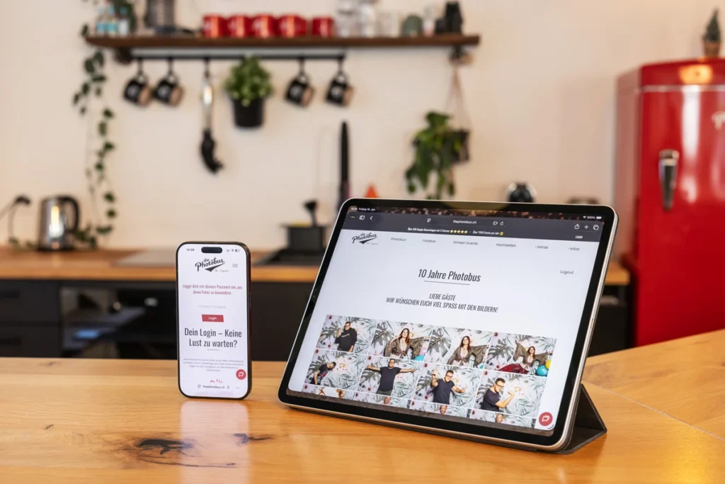 Ansicht der Photobus Online-Galerie auf einem Tablet mit Beispielfotos von einem Event.