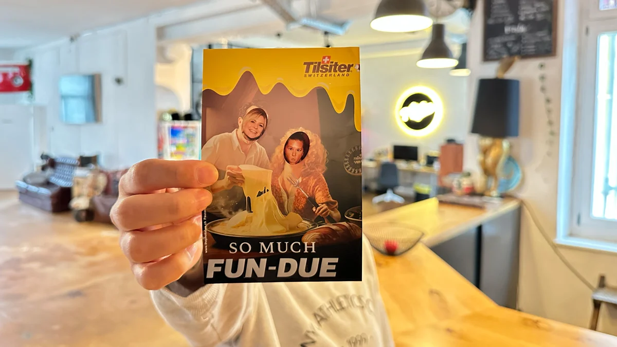 Gebrandeter Fotoprint von Tilsiter Switzerland mit Fotowand-Aktivierung an der Olma Messe, Slogan So much Fun-Due