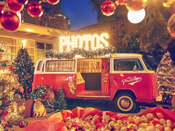 VW Oldtimer Photobus als Fotobox an einer Firmen-Weihnachtsfeier